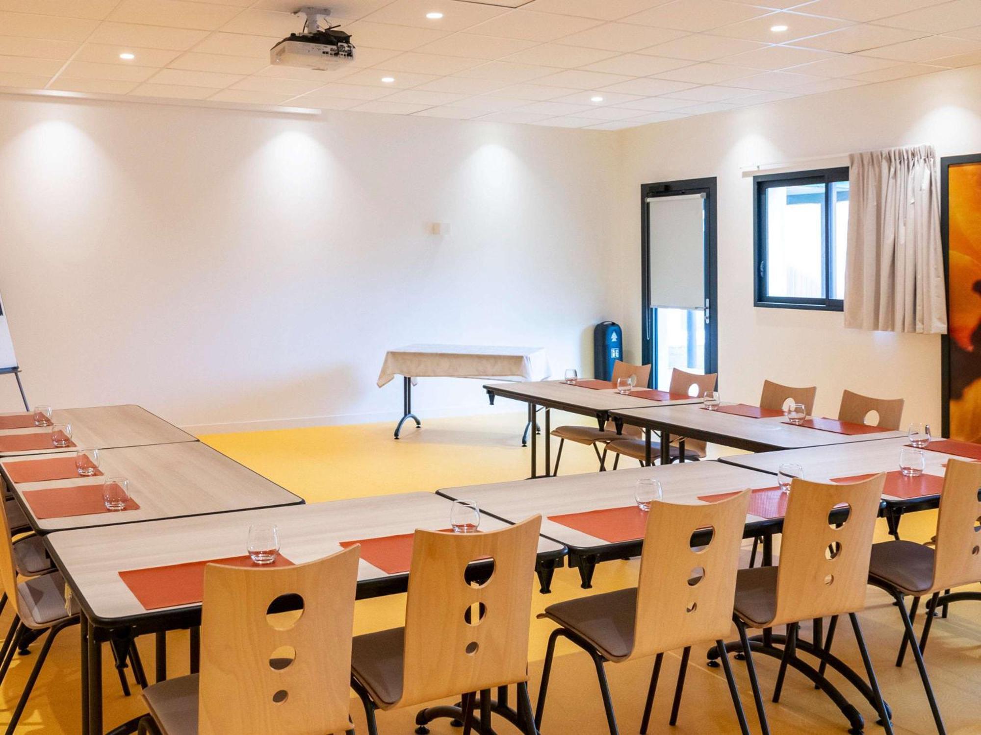 Ibis Styles Fougeres Hotel Beauce ภายนอก รูปภาพ